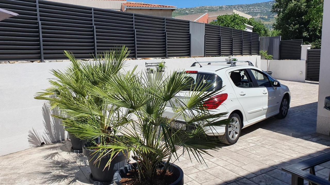 Villa Fides With Private Pool, Garden And Sea View Kaštel Novi Exterior foto